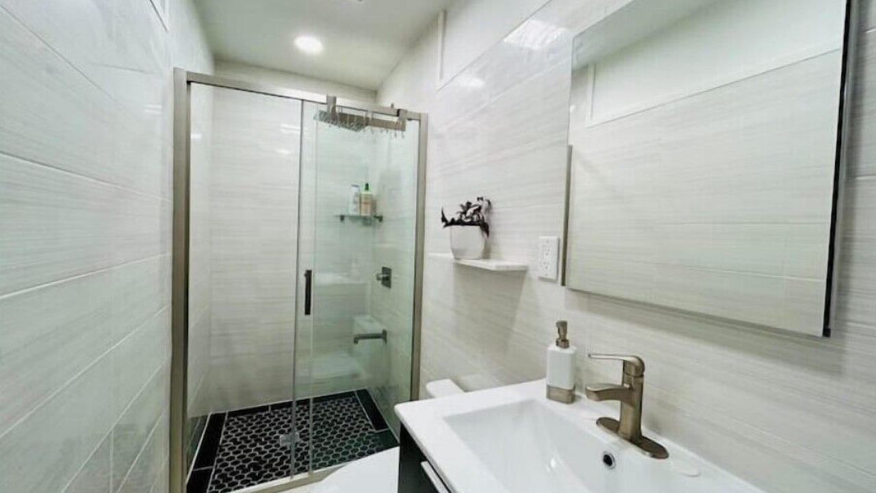 Photo of Bathroom in Teaneck