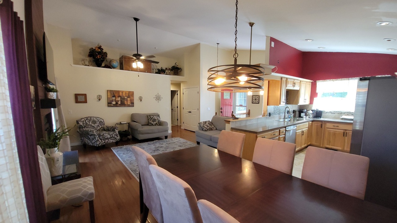 Photo of Livingroom in Walnut Grove
