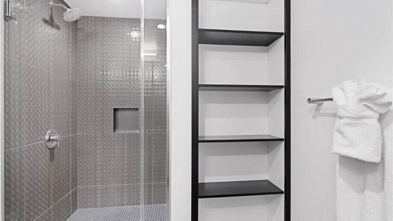 Photo of Bathroom in Shawmut