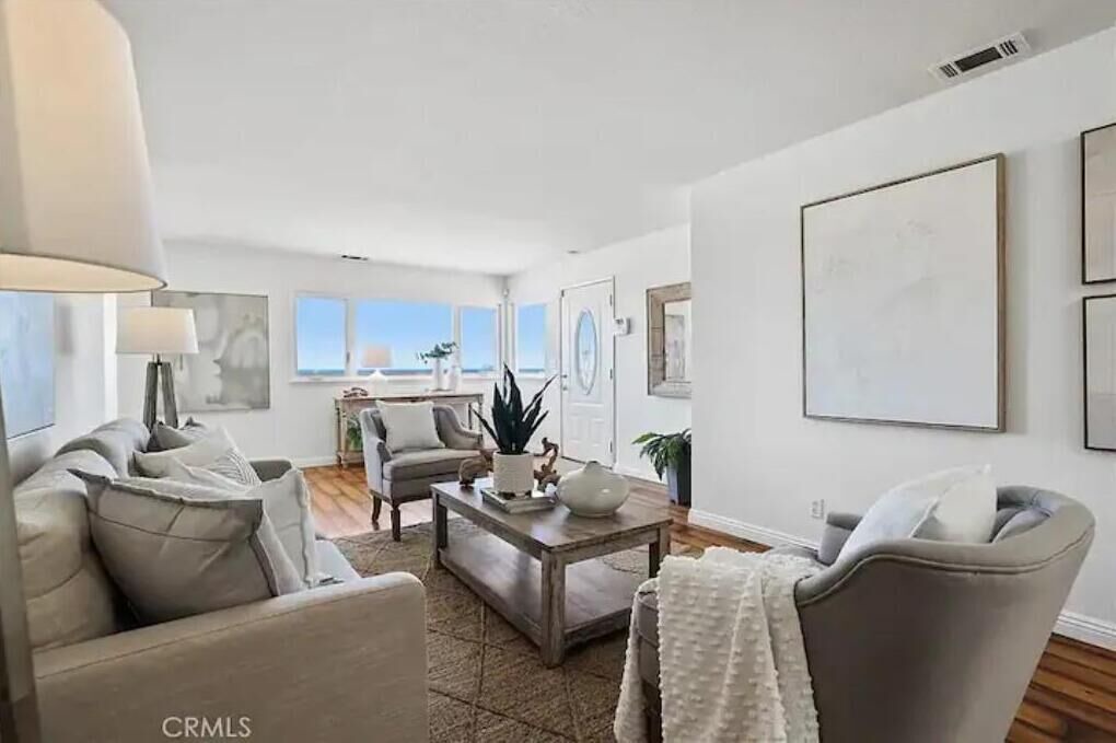 Photo of Livingroom in Old Towne