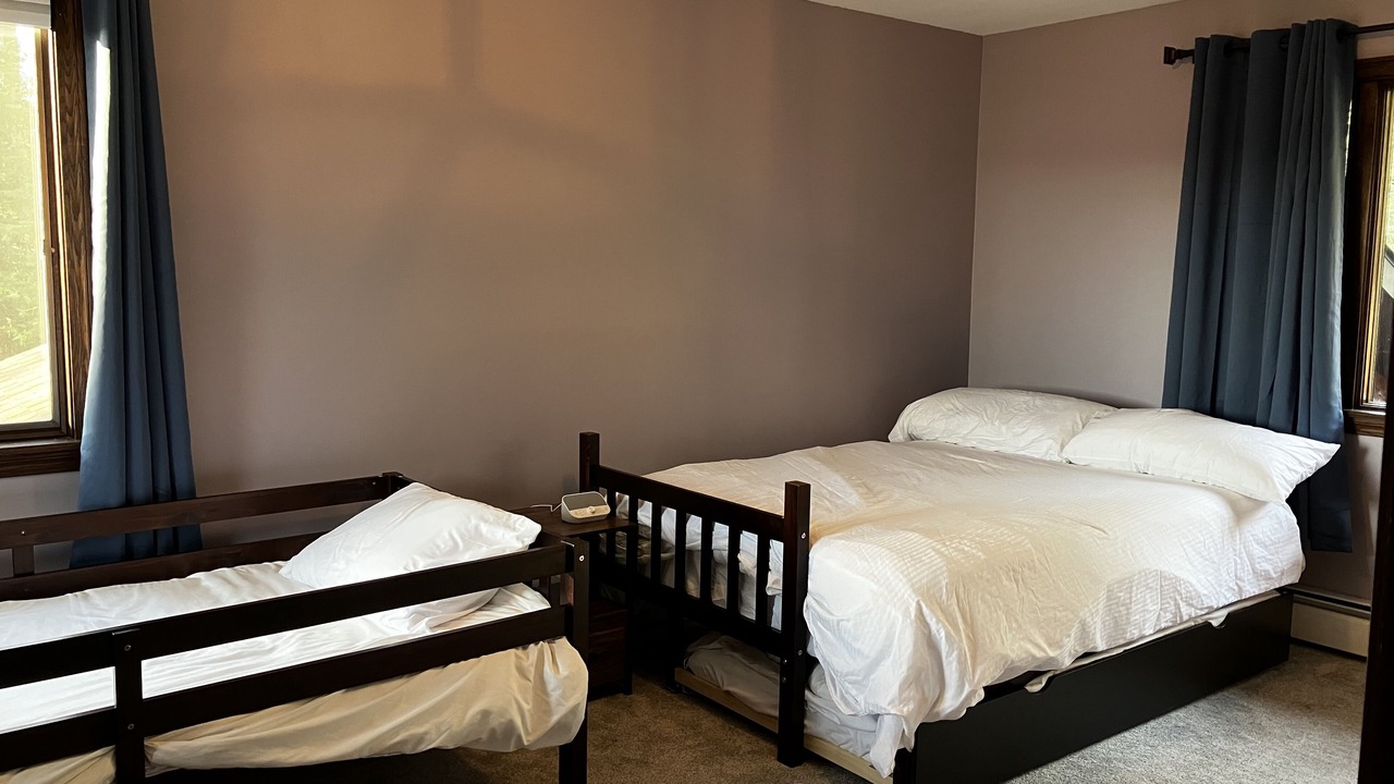Photo of Bedroom in Conneaut