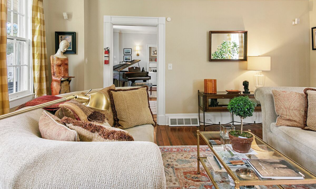 Photo of Livingroom in Upperville
