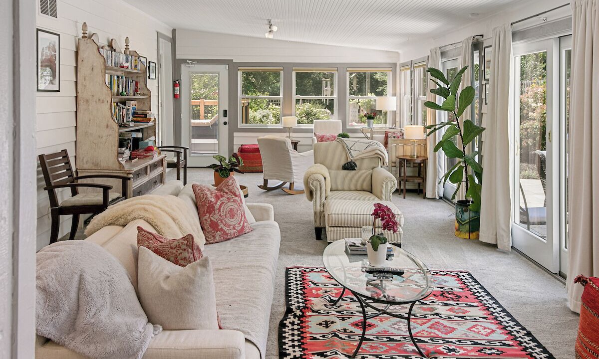 Photo of Livingroom in Upperville