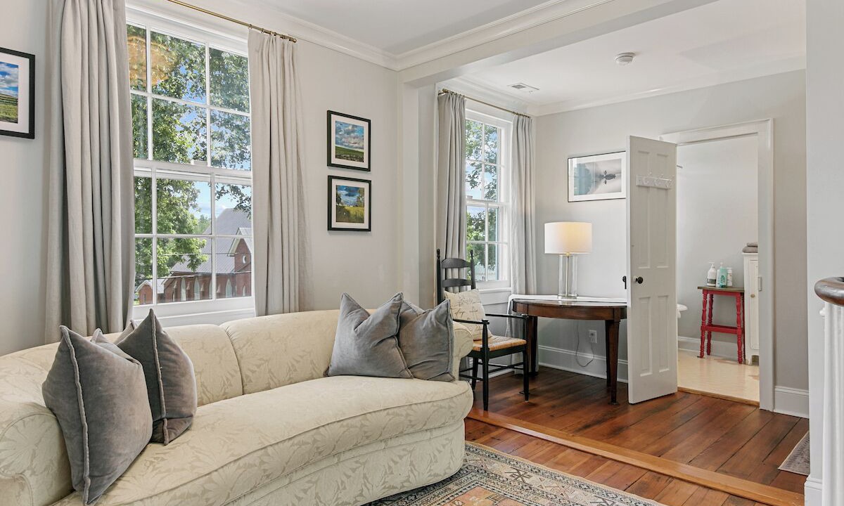 Photo of Livingroom in Upperville