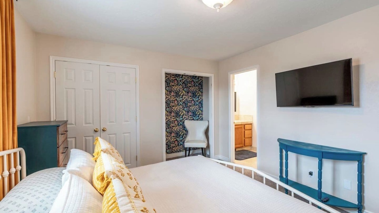 Photo of Bedroom in Lakeview