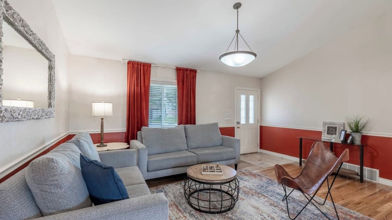 Photo of Livingroom in Lakeview
