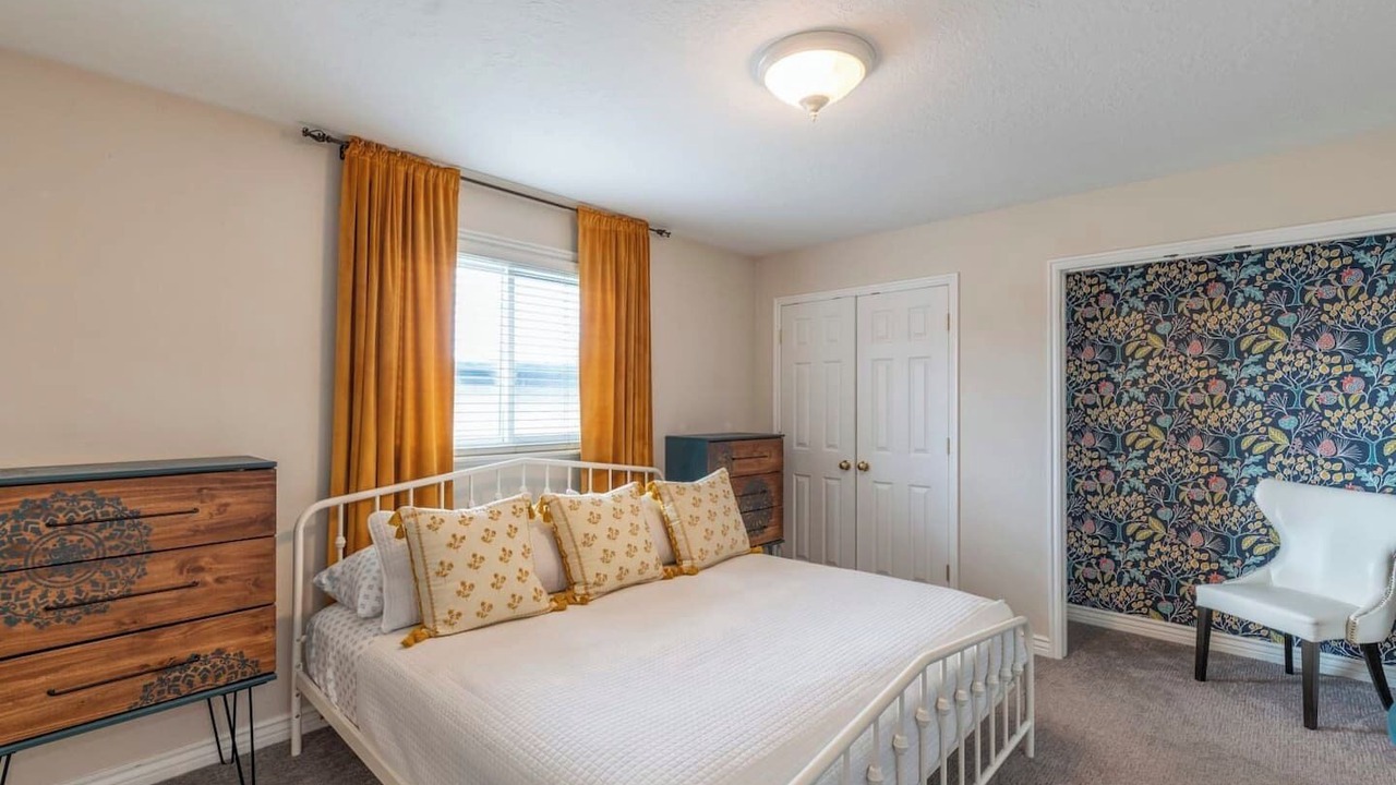 Photo of Bedroom in Lakeview