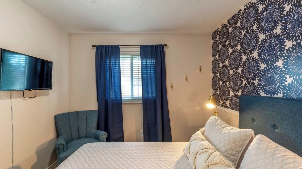 Photo of Bedroom in Lakeview