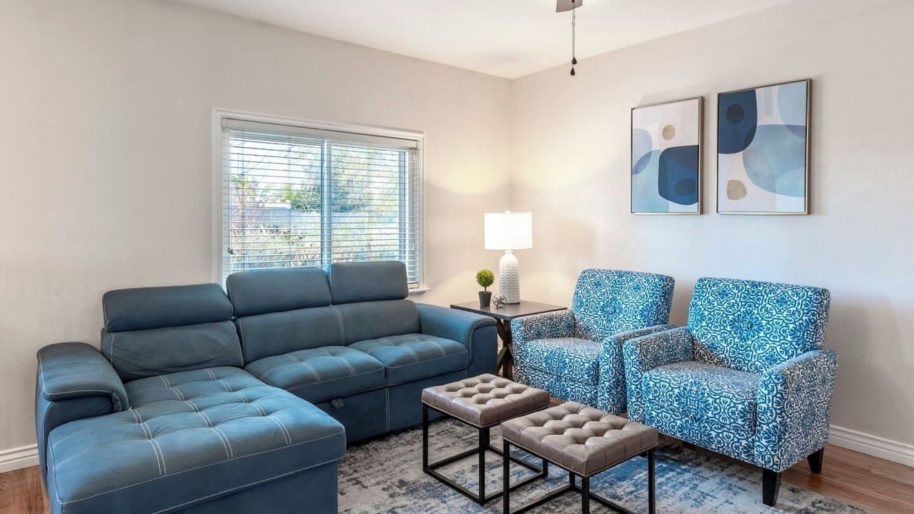 Photo of Livingroom in Lakeview