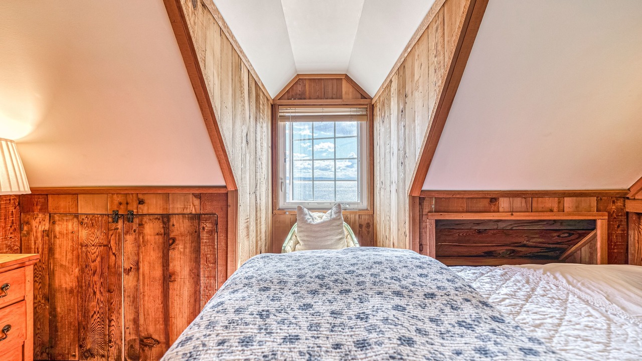 Photo of Bedroom in Point Roberts