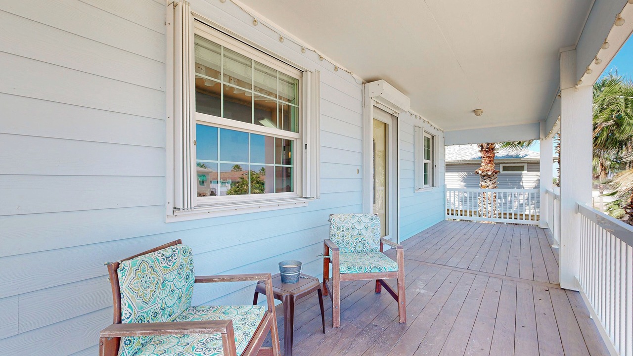 Photo of Patio Balcony in Leeward Sands