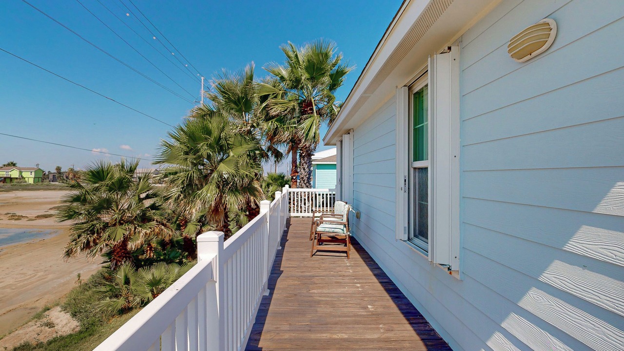 Photo of Patio Balcony in Leeward Sands