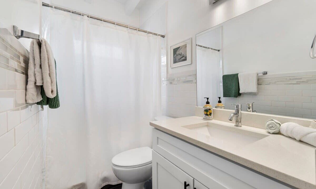 Photo of Bathroom in Dolphin Isles