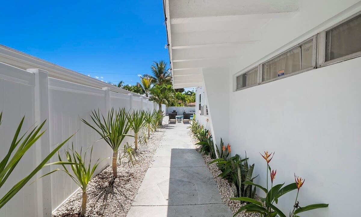 Photo of Others in Dolphin Isles