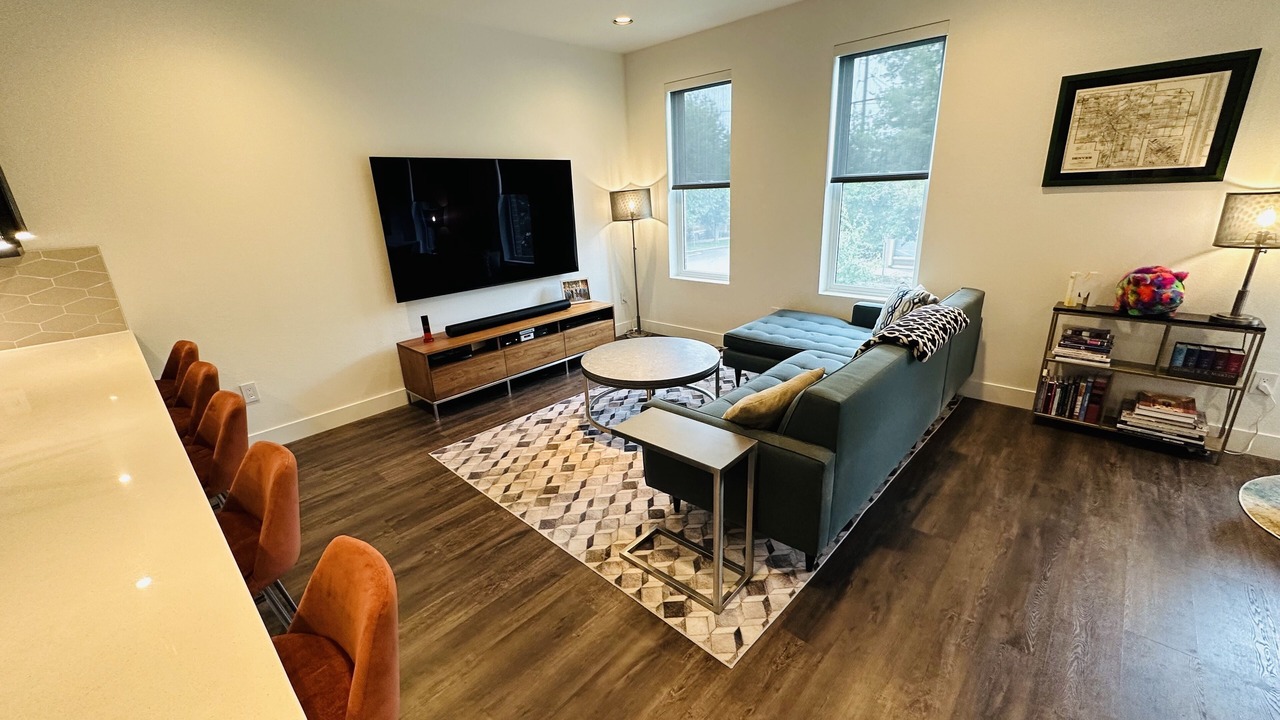 Photo of Livingroom in Five Points