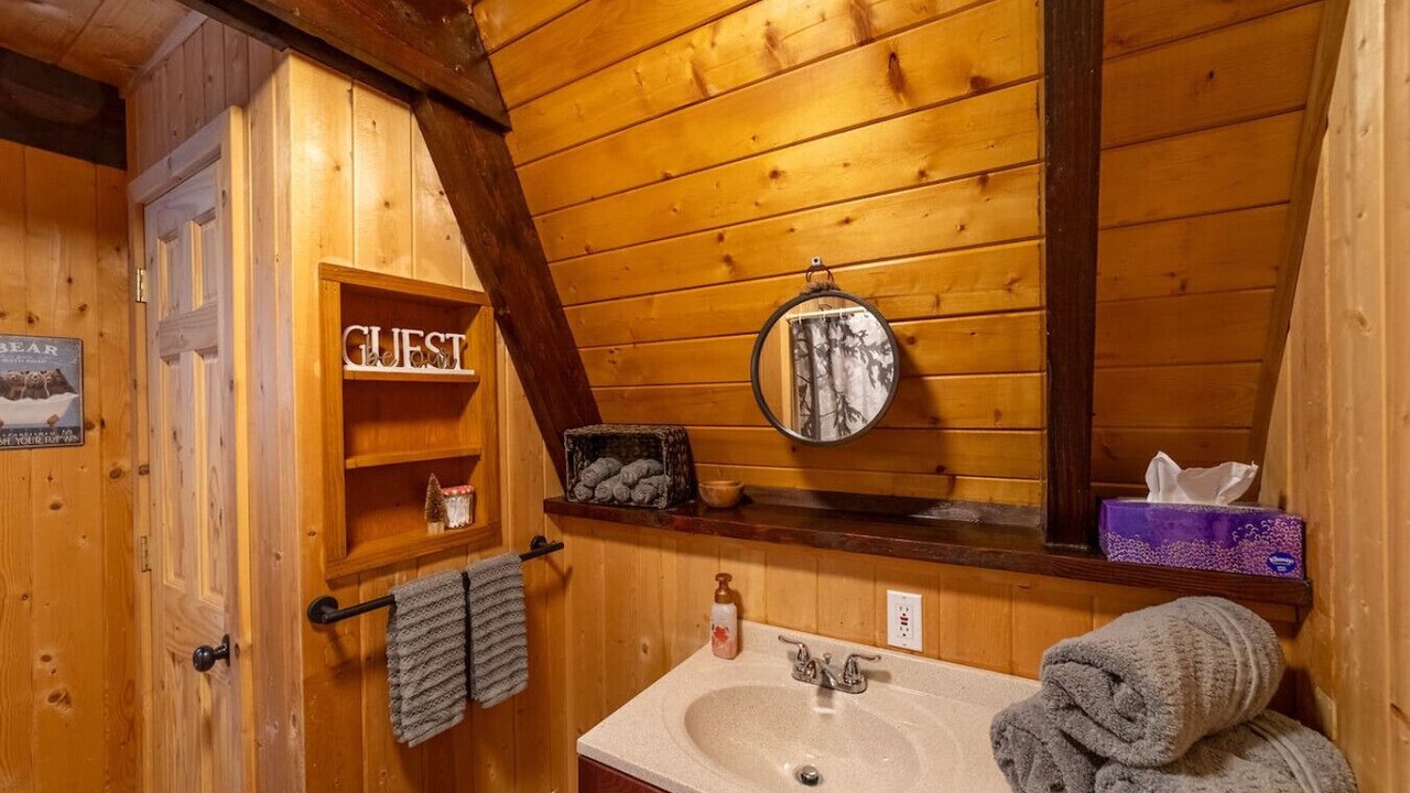 Photo of Bathroom in Meadow View Heights