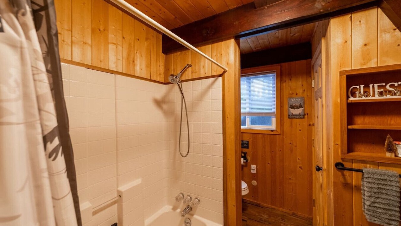 Photo of Bathroom in Meadow View Heights