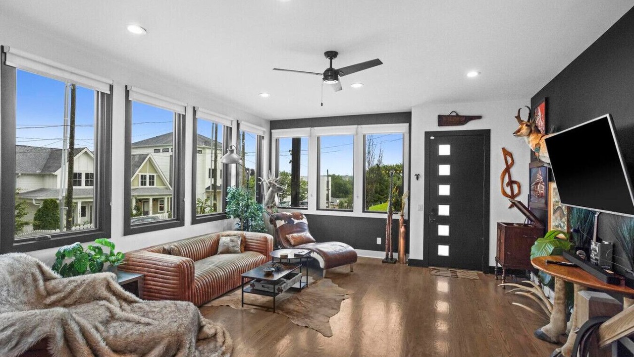 Photo of Livingroom in Chestnut Hill