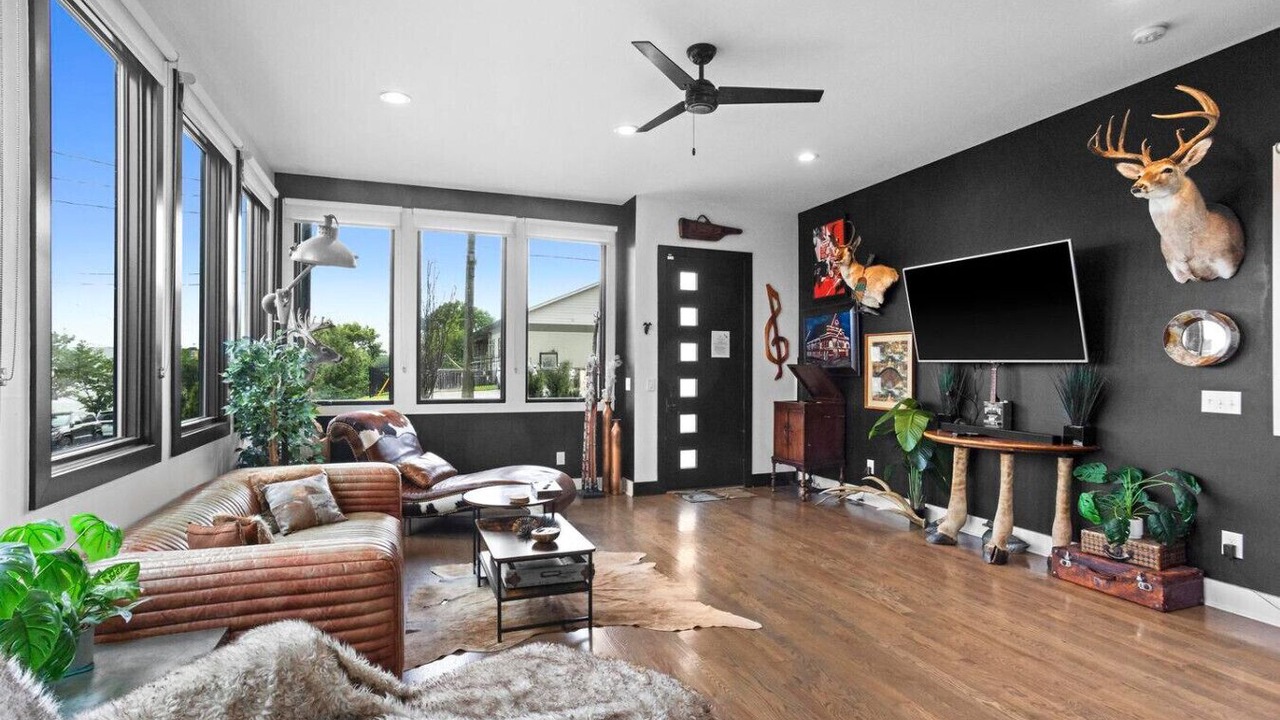 Photo of Livingroom in Chestnut Hill