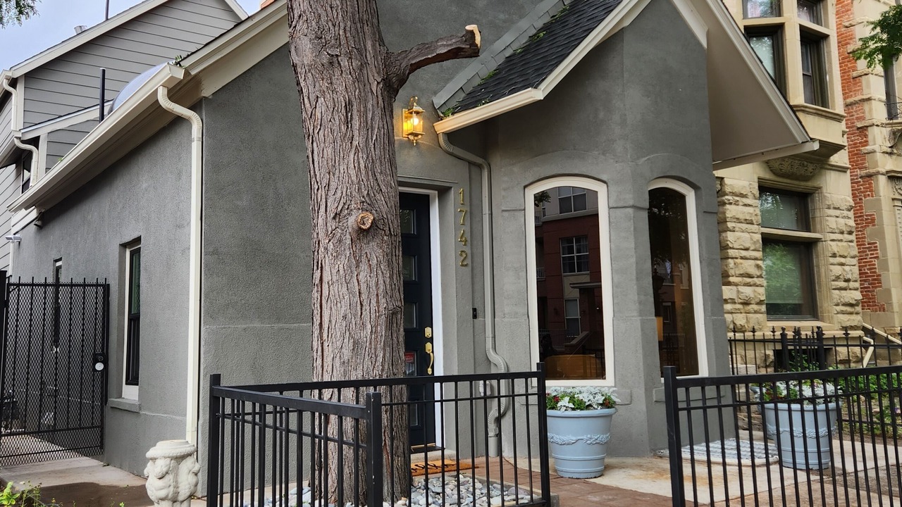 Photo of Outdoor in Uptown