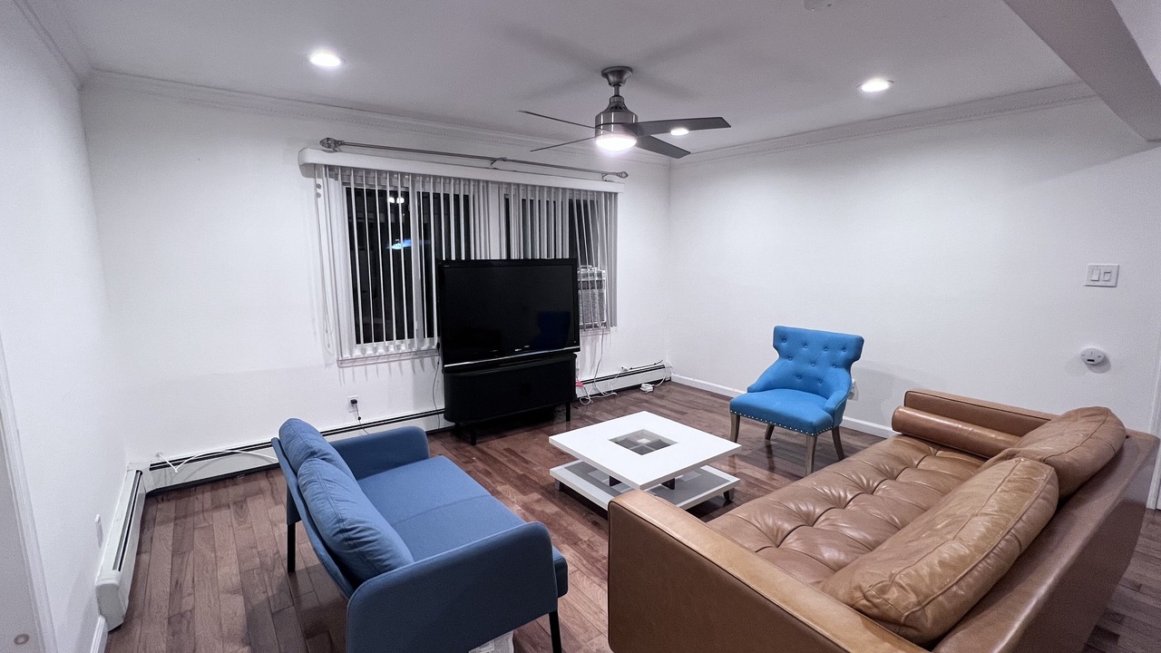 Photo of Livingroom in East Meadow