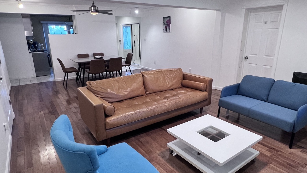 Photo of Livingroom in East Meadow