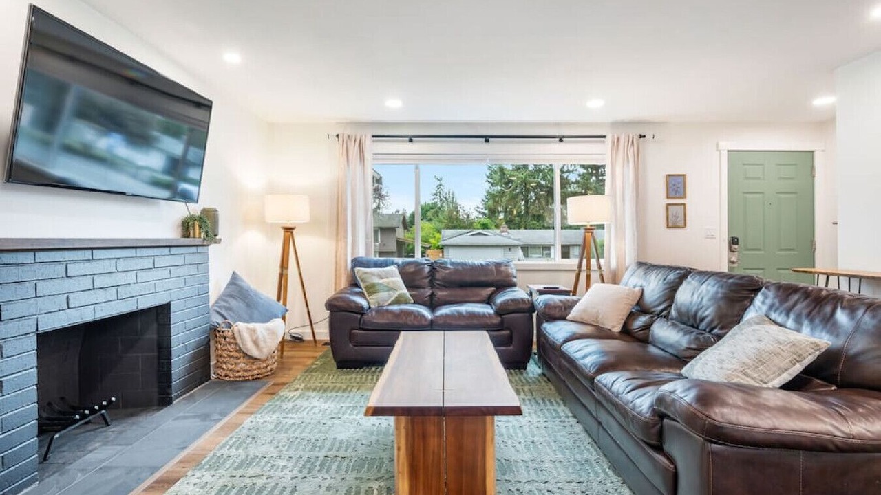 Photo of Livingroom in Inglewood-Finn Hill