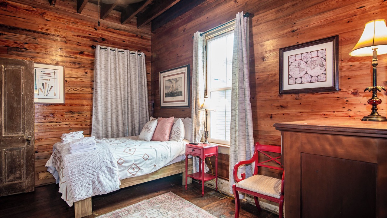 Photo of Bedroom in Georgetown