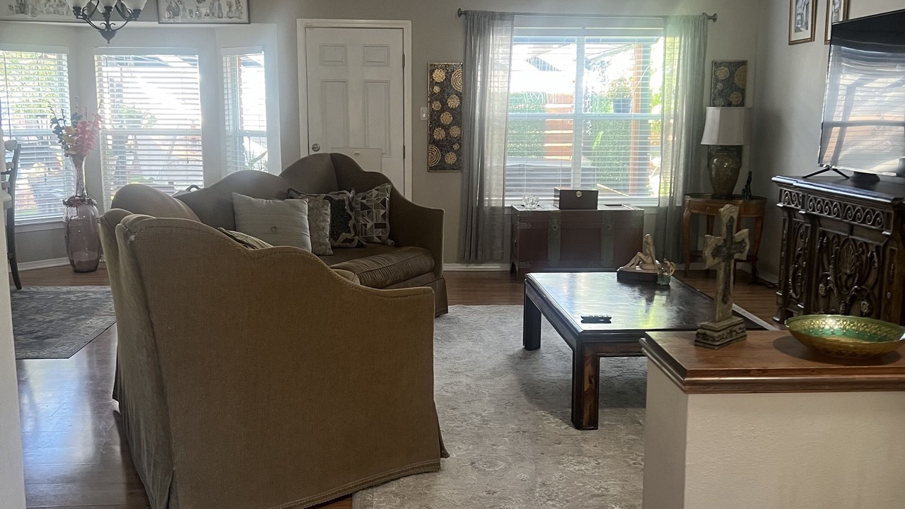Photo of Livingroom in Parkway
