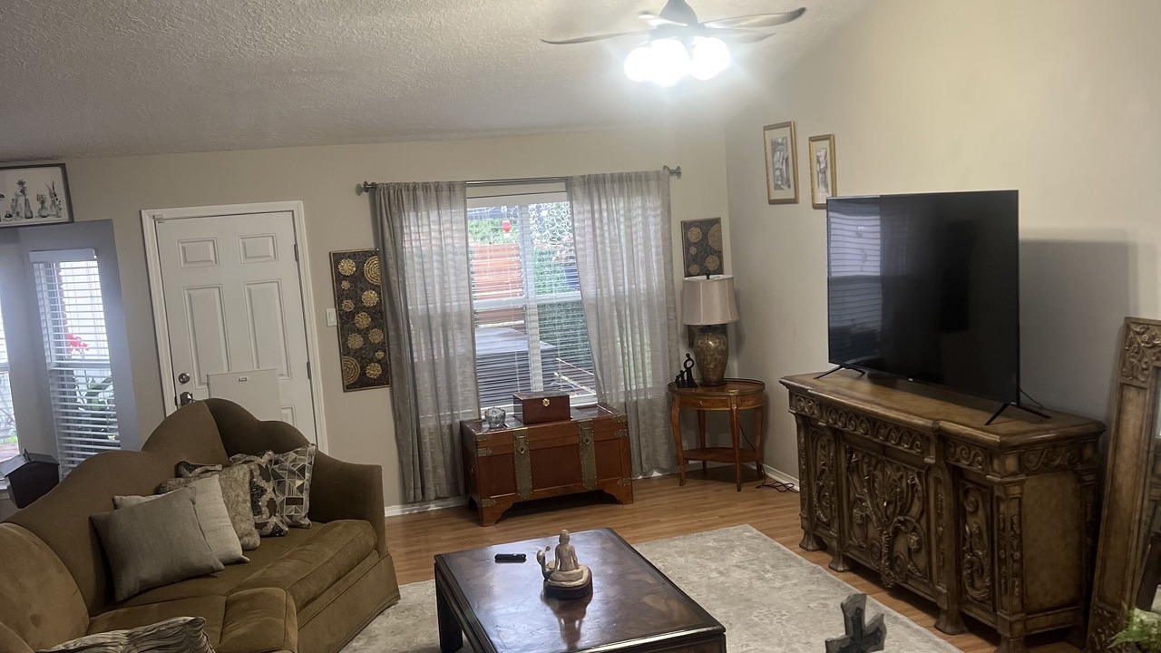 Photo of Livingroom in Parkway