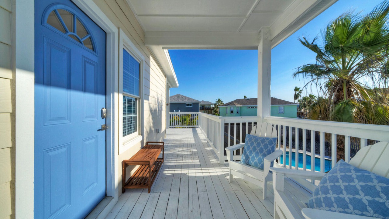 Photo of Patio Balcony in Leeward Sands