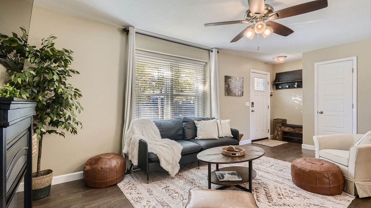 Photo of Livingroom in Thornton