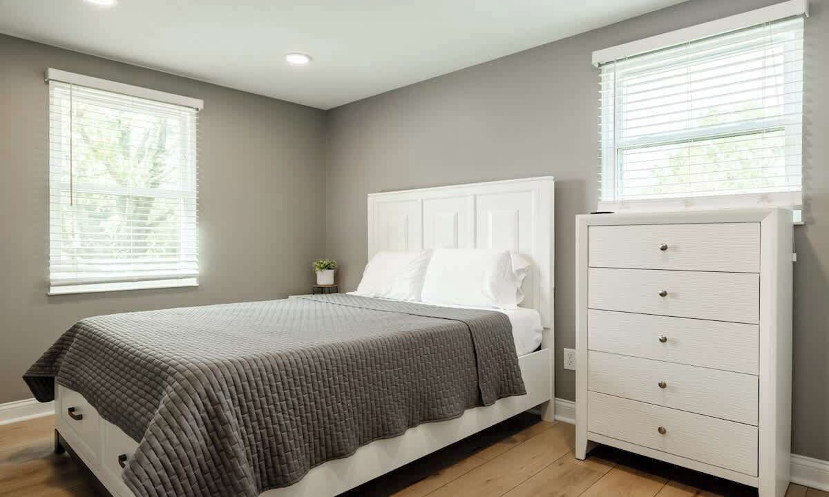 Photo of Bedroom in Roselawn Finance