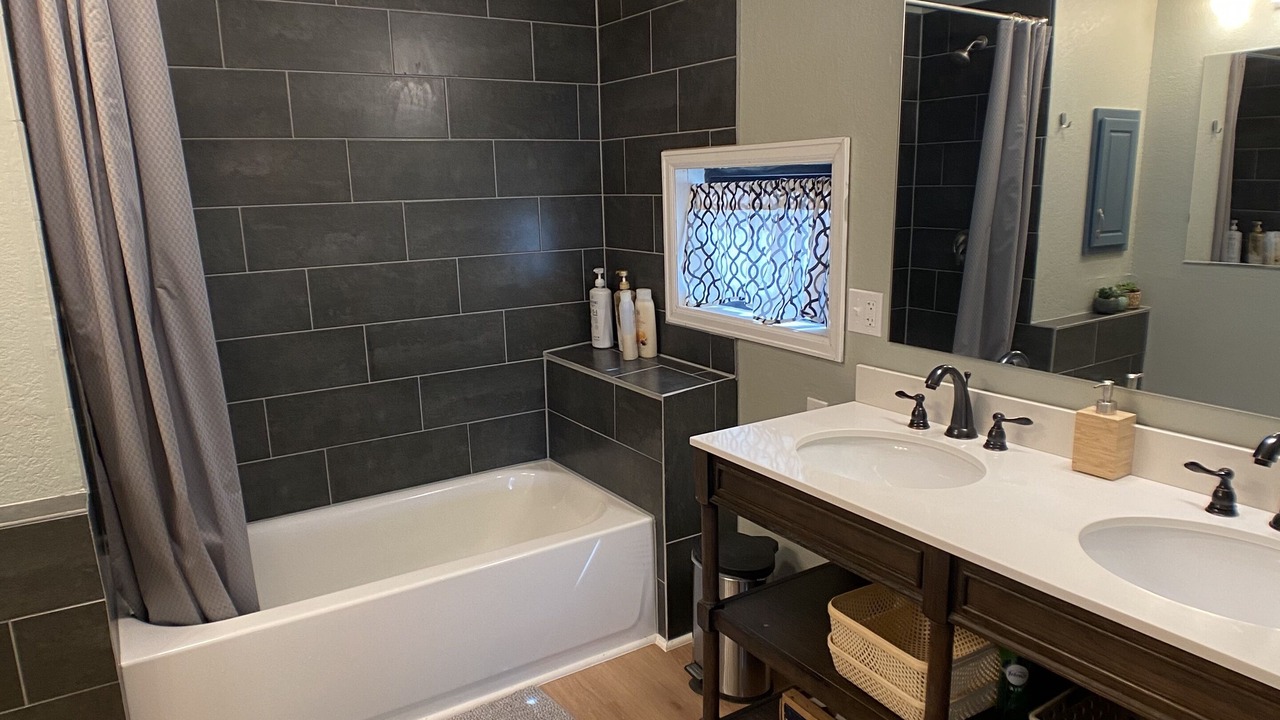 Photo of Bathroom in Cole
