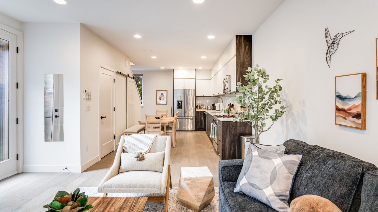 Photo of Livingroom in Eastlake
