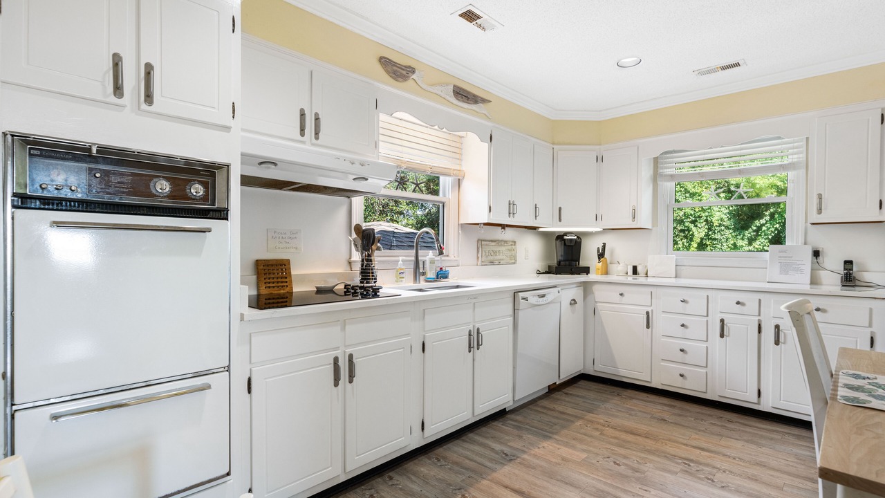 Photo of Kitchen in Debordieu Colony