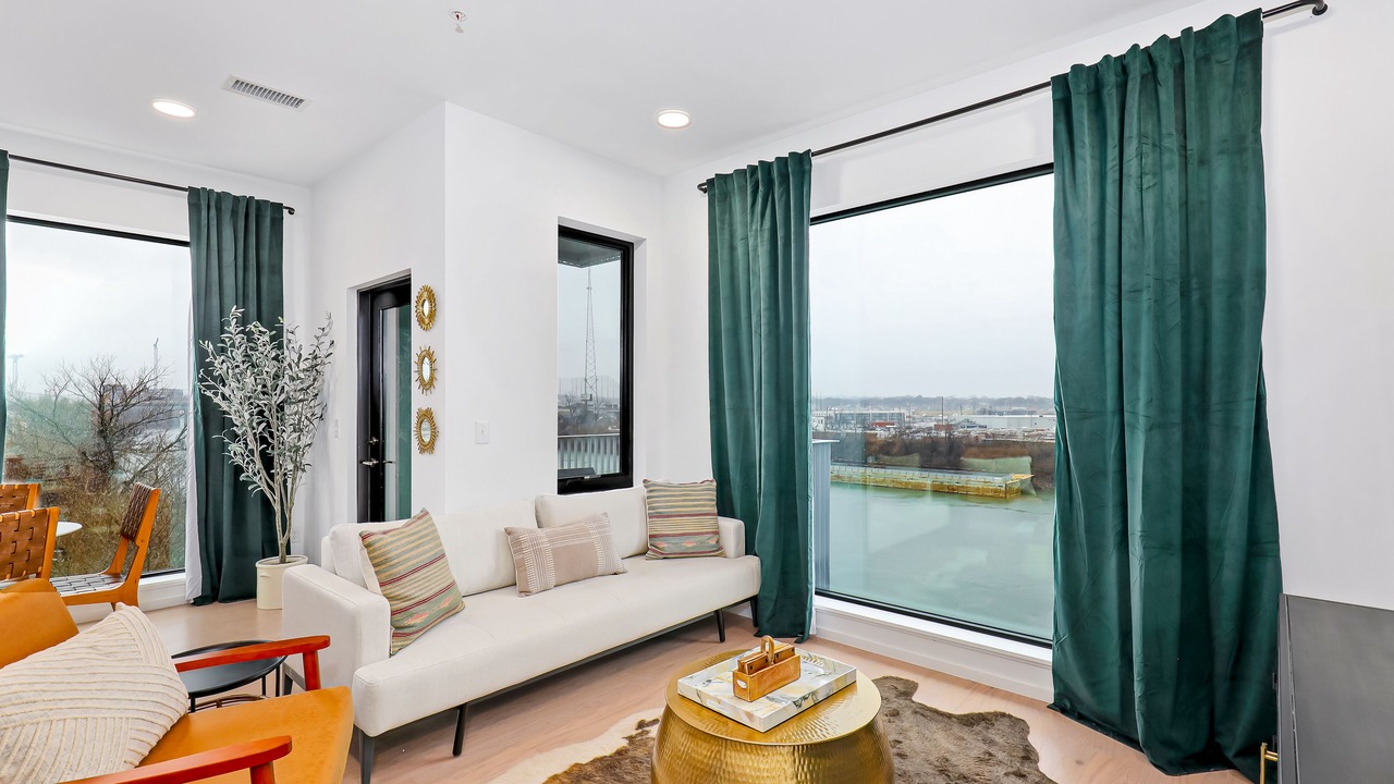 Photo of Livingroom in North Capitol