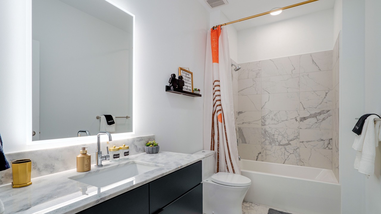 Photo of Bathroom in North Capitol