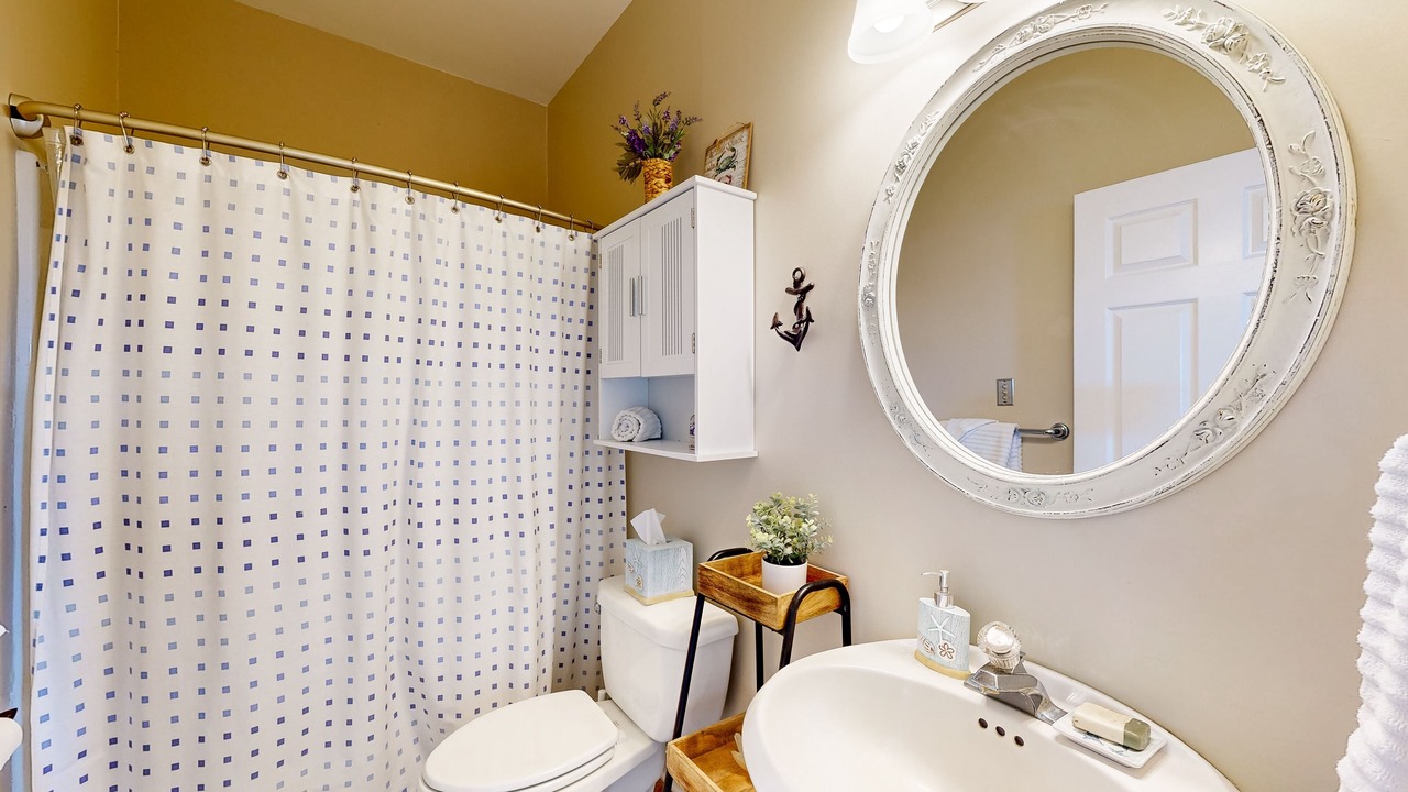 Photo of Bathroom in Point Lookout