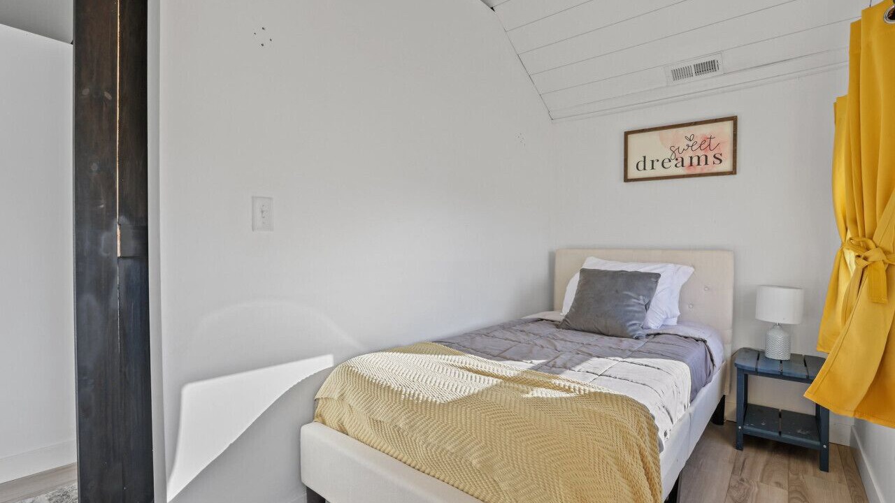 Photo of Bedroom in Buckeye Lake