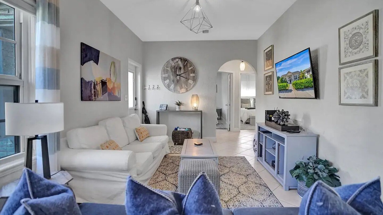 Photo of Livingroom in Surfside