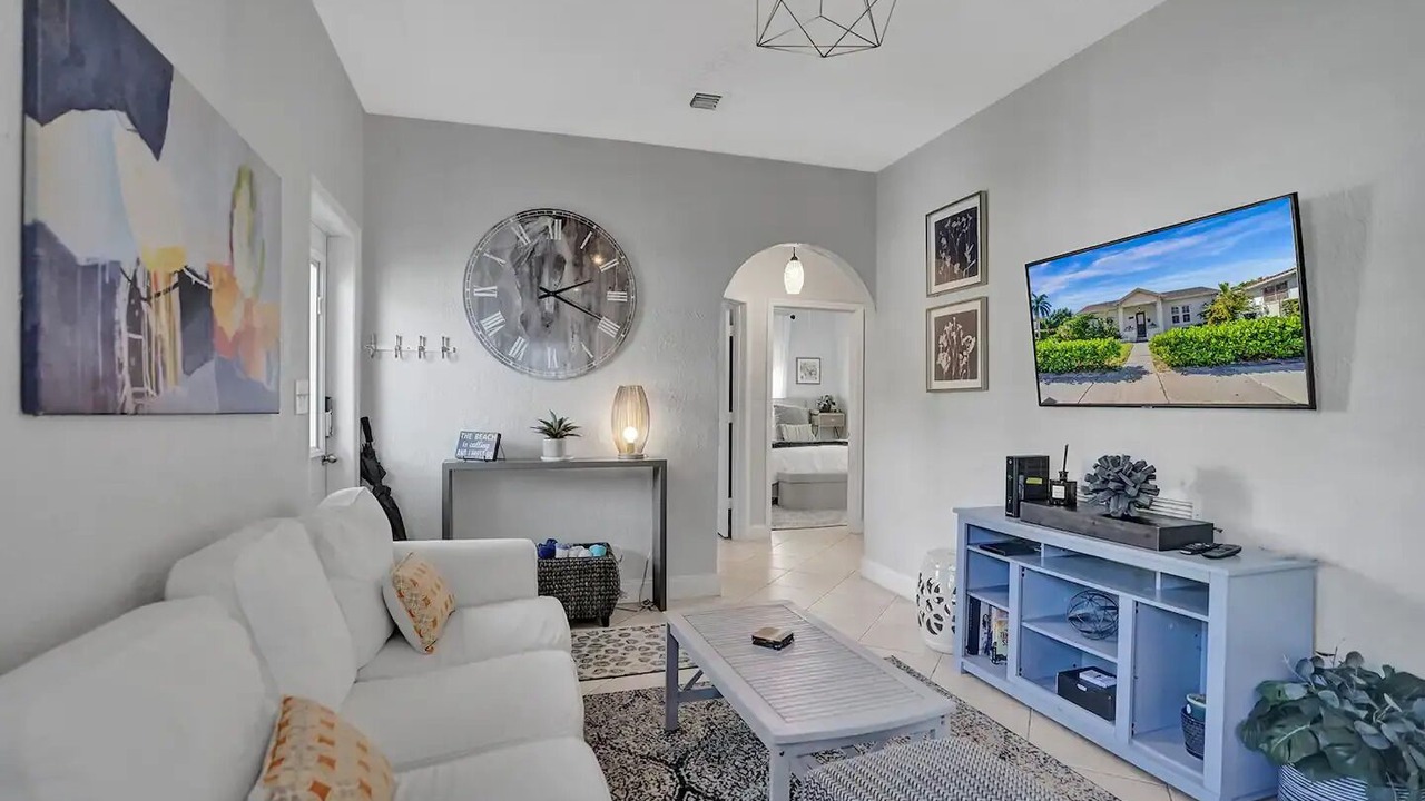 Photo of Livingroom in Surfside