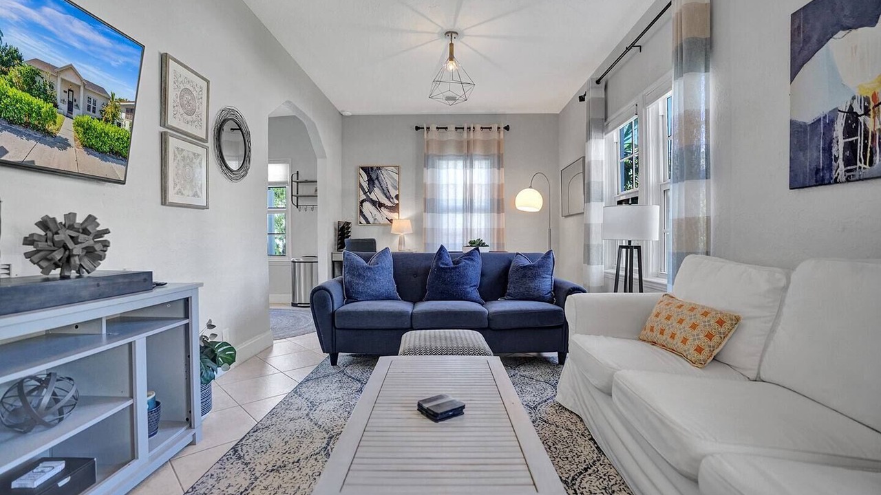 Photo of Livingroom in Surfside
