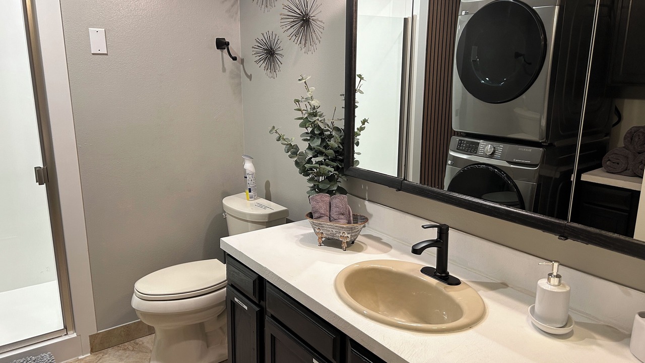 Photo of Bathroom in Lakeview