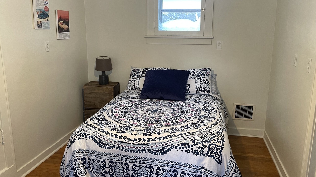 Photo of Bedroom in Niles