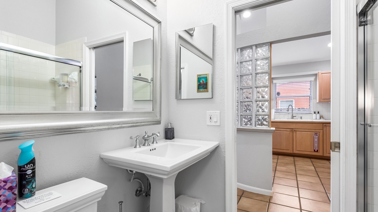 Photo of Bathroom in Croissant Park
