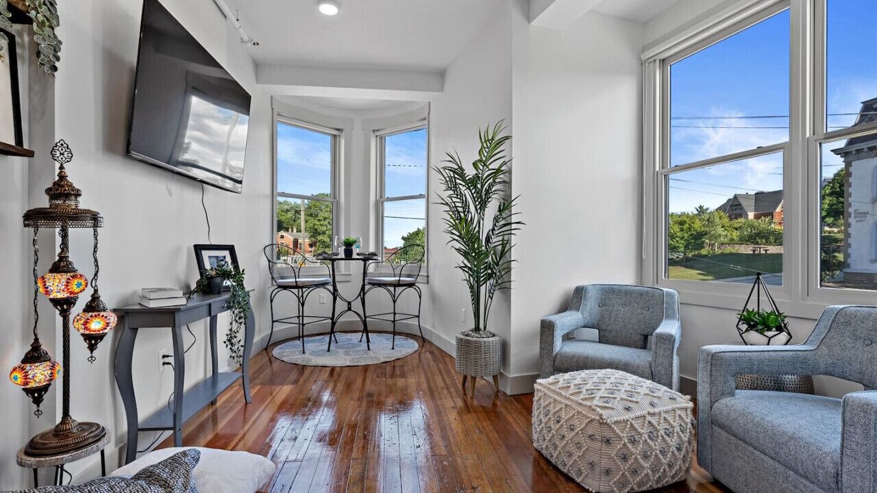 Photo of Livingroom in Mount Auburn
