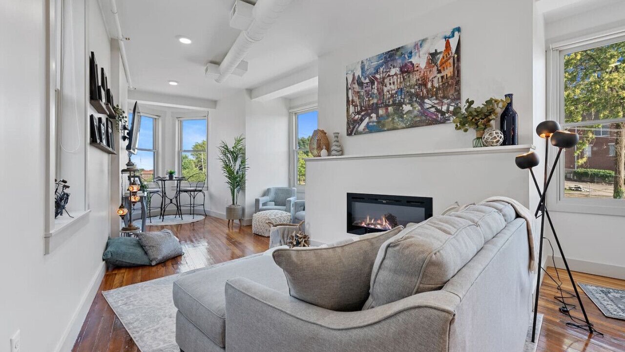Photo of Livingroom in Mount Auburn