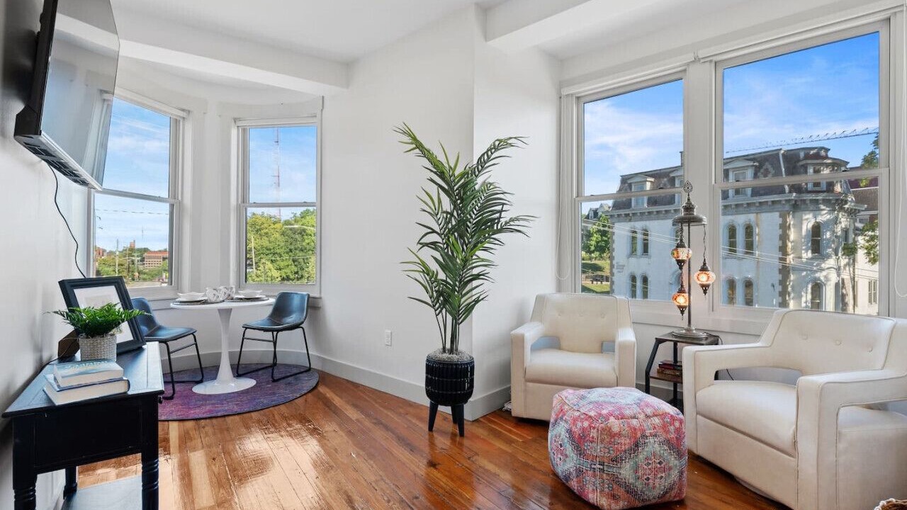 Photo of Livingroom in Mount Auburn