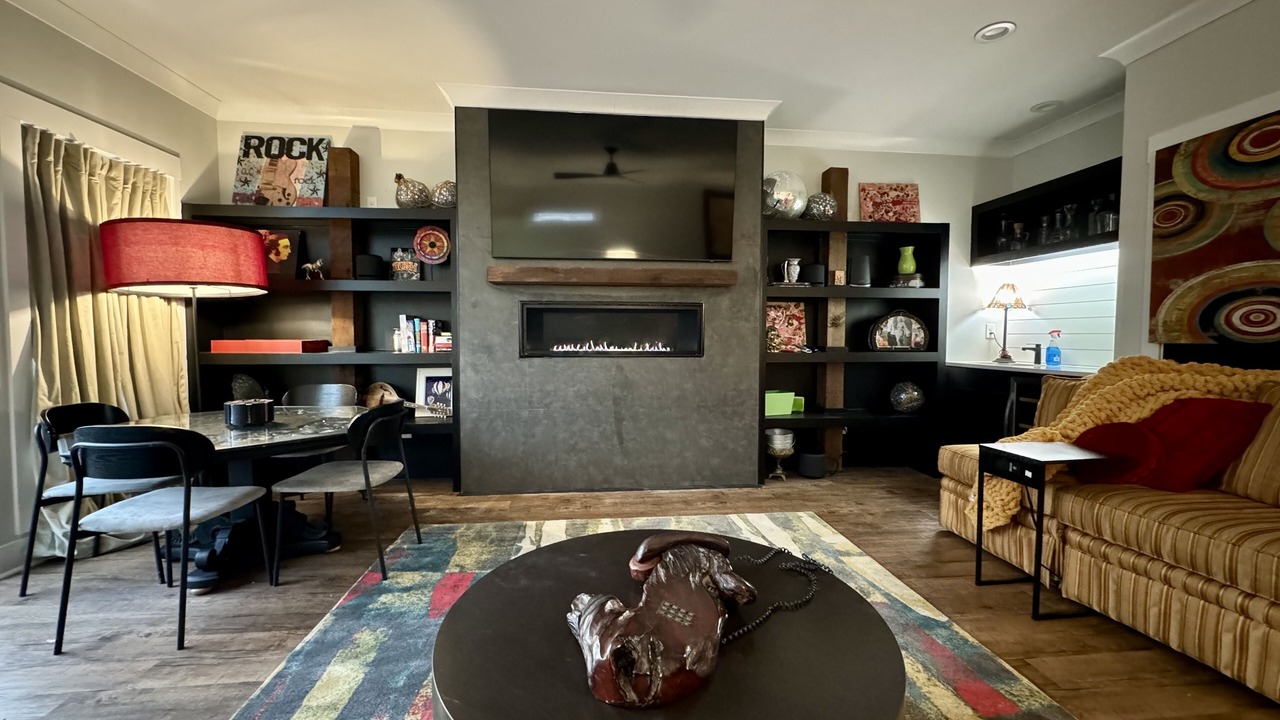 Photo of Livingroom in Hadley - Washington